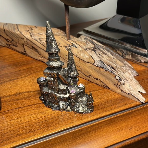 π° Fantasy Castle with Crystals. Approx 4 inches tall. Excellent condition - Picture 3 of 8